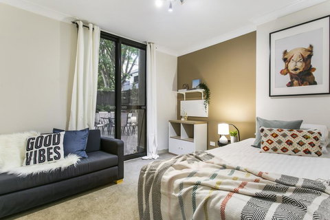 Large Unit Amid Inner-city Greenery Close To CBD - Tourism Brisbane 3