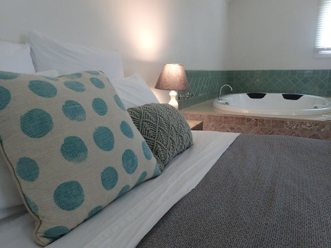 Lauristina Spa Cottage - Brisbane Tourism 1