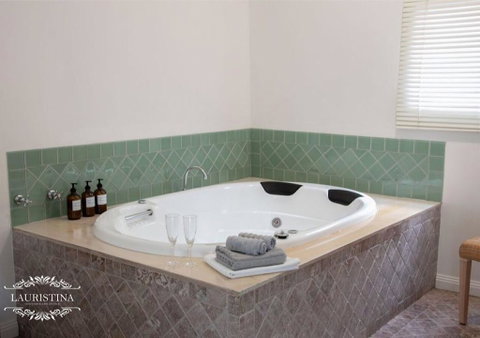 Lauristina Spa Cottage - Brisbane Tourism 2