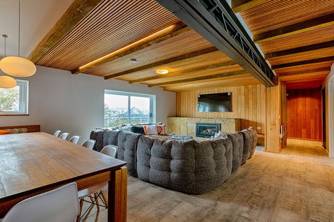 Le Chalets - Tourism Brisbane 2