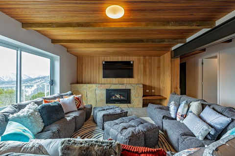 Le Chalets - Tourism Brisbane 1