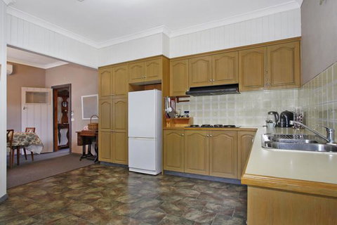 Le Chateau - Centrally Located - Brisbane Tourism 1
