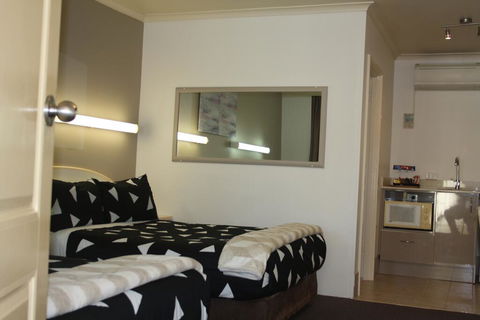 Leagues Motel - Tourism Brisbane 3