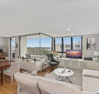 Light filled apartment with sweeping harbour views - Brisbane Tourism