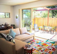 Lil Yoorana - New Cozy Modern - 4 min walk to town - Close to everything - Brisbane 4u