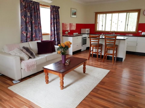 Lucky Mountain Cottage - Brisbane Tourism 0
