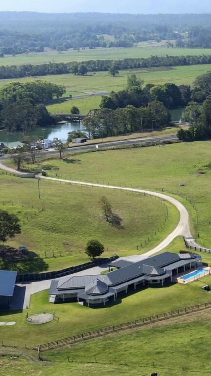 Luxury 4 Bedroom Apartment - Tourism Brisbane 1