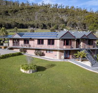 Luxury 6 Bedroom Home with Pool and Spa - Brisbane Tourism