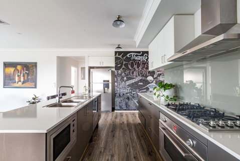 Luxury Escape In Ocean Grove - Brisbane Tourism 1