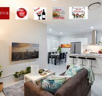 LUXURY HOUSE 10 MIN FROM BEACH WIFINETFLIX SLEEP 9 - Brisbane Tourism