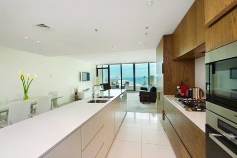 Luxury Opposite The Beach - Brisbane Tourism 0