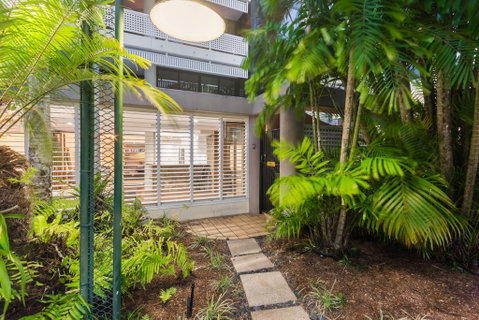 Luxury Pool Side Apartment In Beachfront Resort - Brisbane Tourism 2