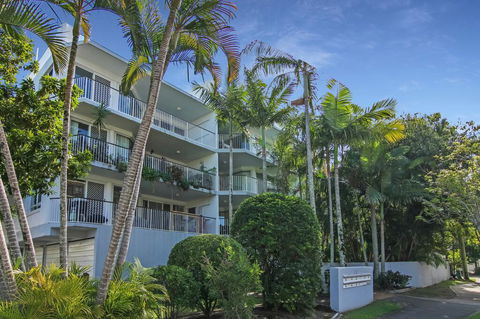 MAINSAIL8- MOOLOOLABA BEACH - Brisbane 4u 3