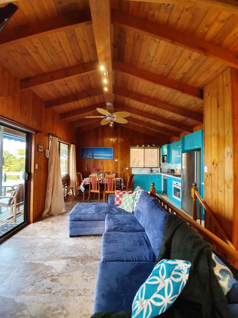 Marazul Paradise Beach House- Panoramic Ocean Views - Brisbane Tourism 3