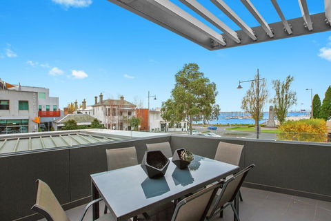 Melbourne Holiday Apartments Williamstown - Tourism Brisbane 2