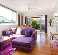 METRES TO THE BEACH - MORNINGTON - Tourism Brisbane