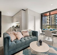 MH022  Sweet Pink room located in Melbourne CBD - Brisbane Tourism