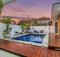 Miami Beachside Beach House - Brisbane Tourism