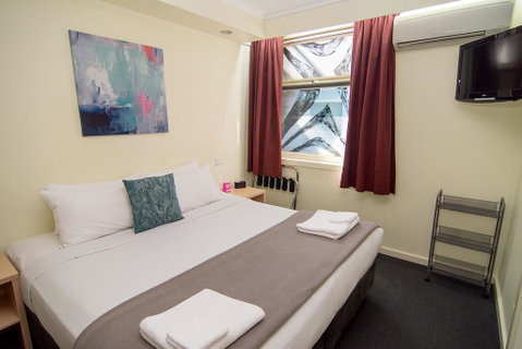 Miami Hotel Melbourne - Brisbane Tourism 1
