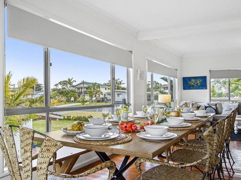 Middle Sea - Perfect For Two Families - Brisbane Tourism 3