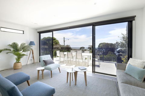 Mills Beach Retreat Luxury Family Retreat With Hydrotherapy Spa, Opposite Beach, Walk To Village - Tourism Brisbane 0