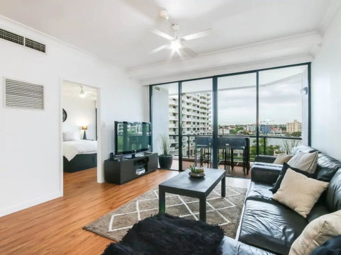 Modern 2 Bedroom River View Apartment In Docklands - Brisbane Tourism 0