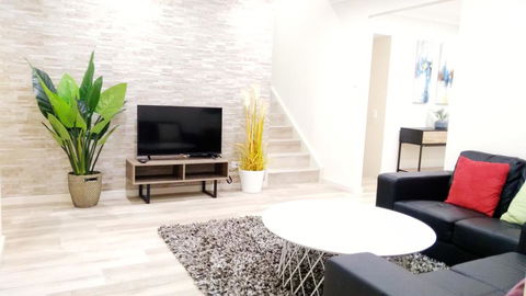 Modern 4-Bedroom House On Cunningham Near Singleton CBD Hunter Valley - Tourism Brisbane 0
