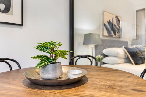 Modern Apartment With Balcony Near Kings Domain - Brisbane Tourism 1