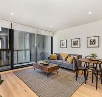 Modern apartment with balcony near Kings Domain - Brisbane Tourism