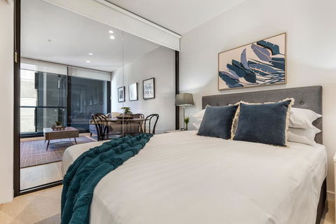 Modern Apartment With Balcony Near Kings Domain - Brisbane Tourism 3