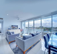 Modern Contemporary Southport Apartment - Brisbane Tourism