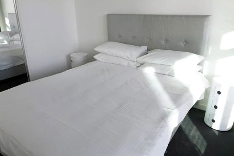 Modern Light-Filled 1 Bed In South Melbourne - Tourism Brisbane 3