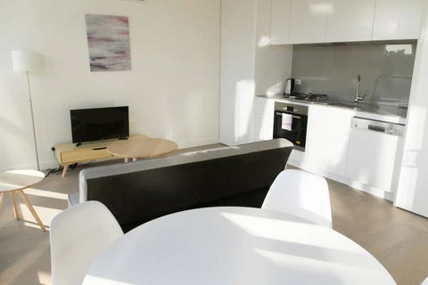 Modern Light-Filled 1 Bed In South Melbourne - Tourism Brisbane 1