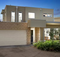 Modern Peaceful Beach Location - Secure Parking - Brisbane Tourism