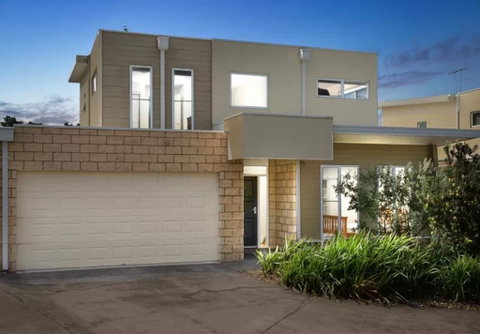 Modern Peaceful Beach Location - Secure Parking - Brisbane Tourism 0