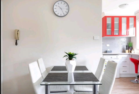 Modern St Kilda East Apartment - Free Parking - Brisbane Tourism 1