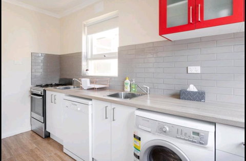 Modern St Kilda East Apartment - Free Parking - Brisbane Tourism 2