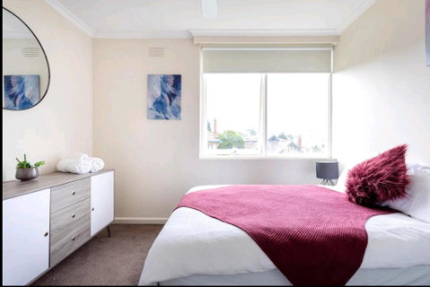 Modern St Kilda East Apartment - Free Parking - Brisbane Tourism 0