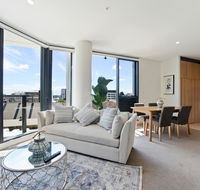 Modern Ultra clean in the Heart of convenience - Tourism Brisbane
