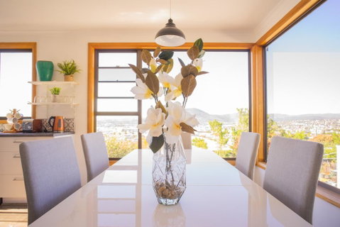 Moonah House-10 Mins To CBD & MONA, 4BR, 2 BATH, Great View, Park 3 Cars, Sleep 11, King Bed, En-suite - Tourism Brisbane 0