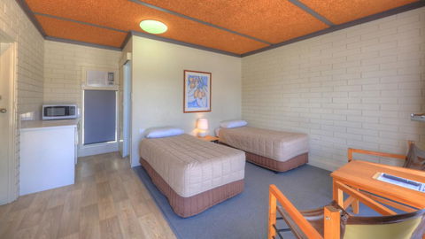Motel Meneres - Tourism Brisbane 1