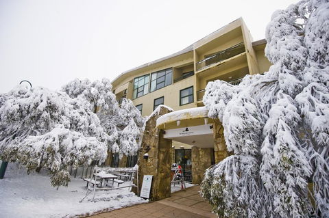 Mt Buller Chalet Hotel & Suites - Tourism Brisbane 0