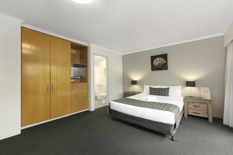 Mt Ommaney Hotel Apartments - Tourism Brisbane 0