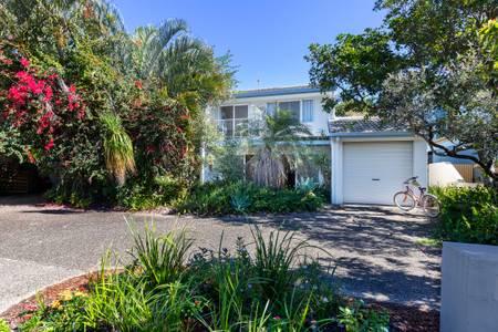 Mudjimba Esplanade Villa - Tourism Brisbane 1