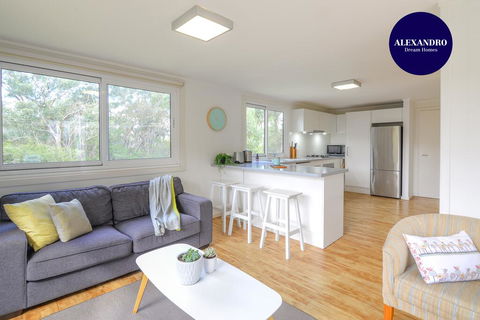 NATURE LOVERS DREAM // FIREPLACE //ACCESS TO HIKES - Tourism Brisbane 0