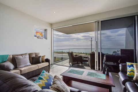 Nautilus Villa Luxury Retreat, Modern, Large Double Beachfront Townhouse, Water Views - Tourism Brisbane 1
