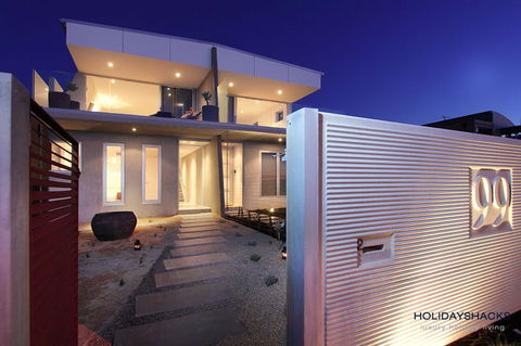 Nautilus Villa Luxury Retreat, Modern, Large Double Beachfront Townhouse, Water Views - Tourism Brisbane 0