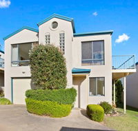 NELSON COVE 2 - Townhouse a Short Walk to Town - Tourism Brisbane