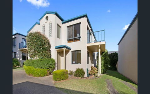 NELSON COVE 2 - Townhouse A Short Walk To Town - Tourism Brisbane 1