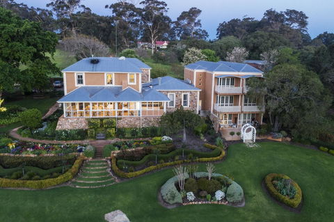 Grand Mercure Basildene Manor - Tourism Brisbane 0